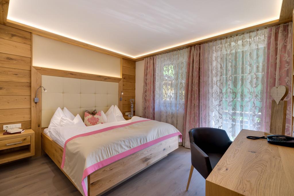 Hotel Fischerwirt Natur Waldspa Файстенау Номер фото